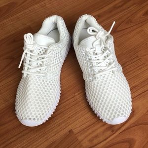 Ultra-light semi-transparent mesh sneakers, size 8